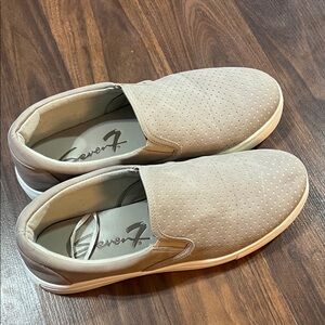 Seven7 women’s Tan Gemini Sneakers